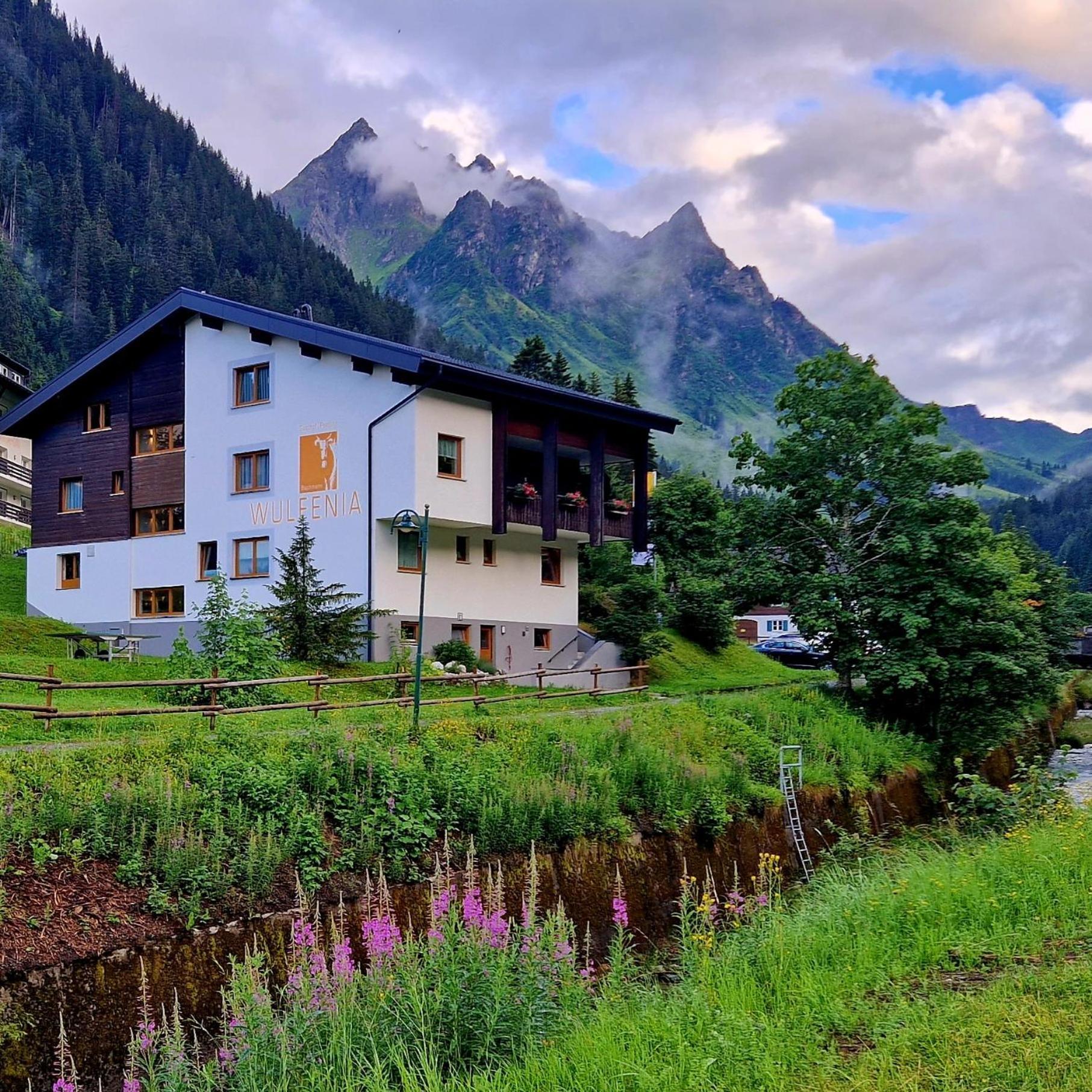 Gasthof-Pension Wulfenia Gargellen Esterno foto